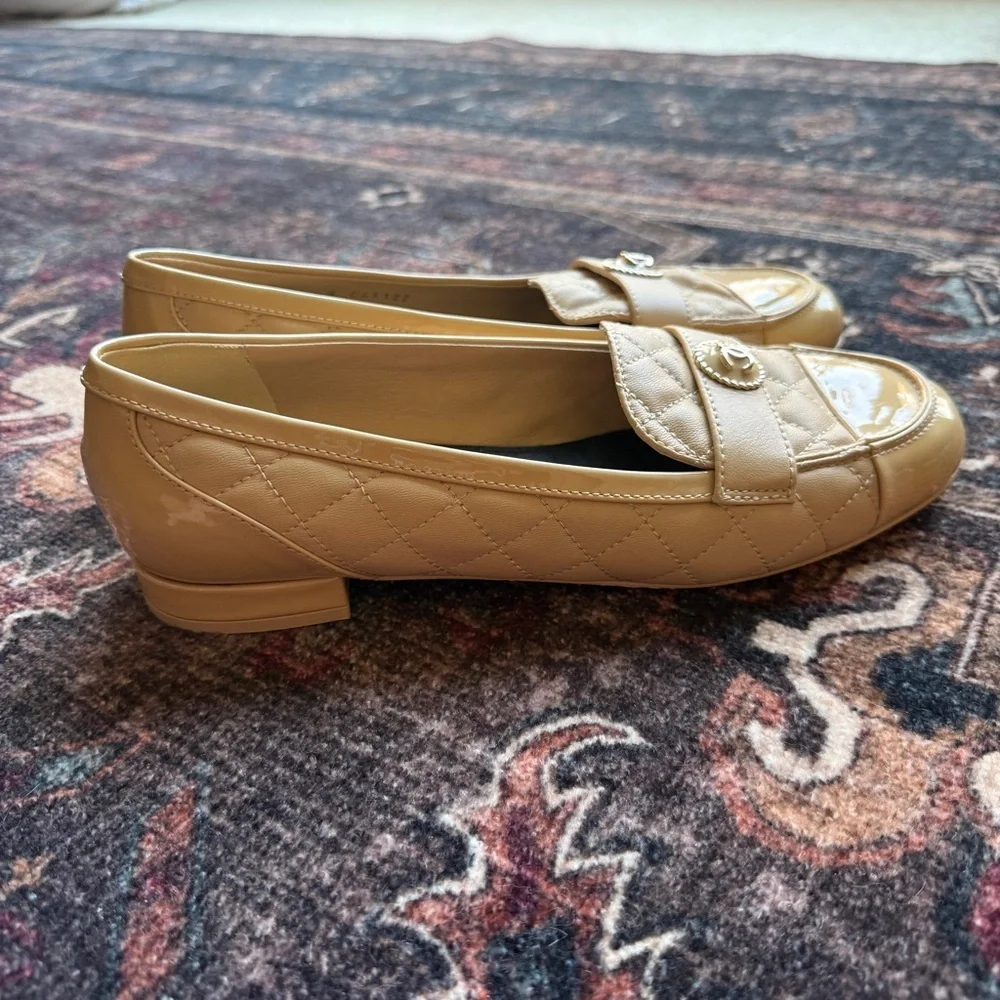 CHANEL‎ Beige Quilted Leather Loafers CC on Patent Leather Toe Flats